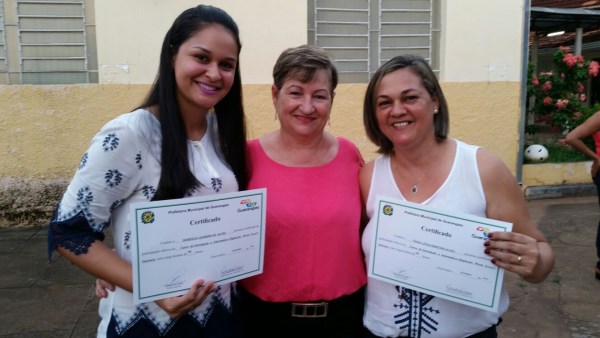Presidente da Câmara Sofia Pardinho entrega Certificado