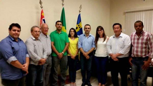 Casal de Médicos é recebido pelo Prefeito, vice e vereadores