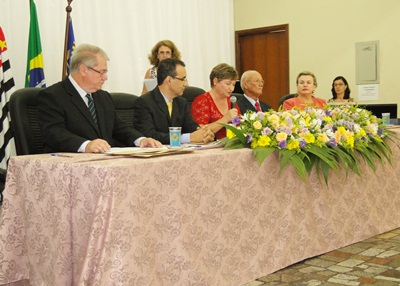POSSE: Vereadores Elói Sippel (secretário) e Sofia Stringhetta (presidente), Dedê, João Branco e Mary Lúcia Antonello, presidente da OAB Guararapes.